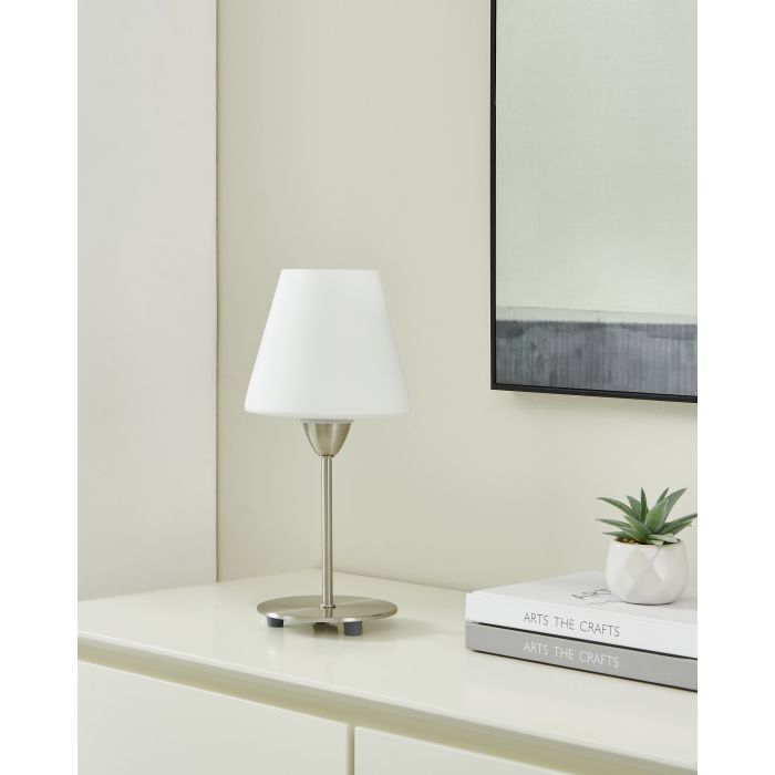Load image into Gallery viewer, Candeeiro de Mesa com Base Níquel Mate e Abajur em Vidro Opalino DAMASCO 1 EGLO