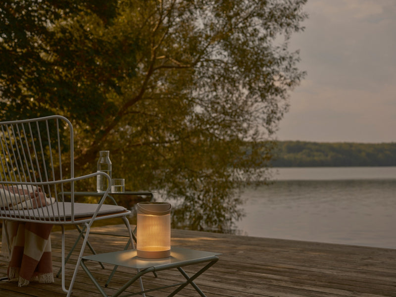 Load image into Gallery viewer, Candeeiro de mesa portátil solar, sem fios, com bateria, exterior e interior, cor de areia - Coupar - Nordlux