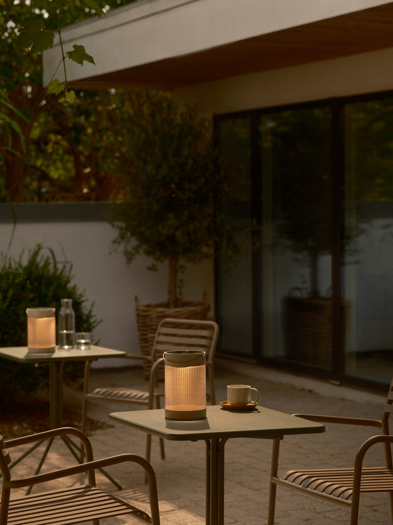 Load image into Gallery viewer, Candeeiro de mesa portátil solar, sem fios, com bateria, exterior e interior, cor de areia - Coupar - Nordlux