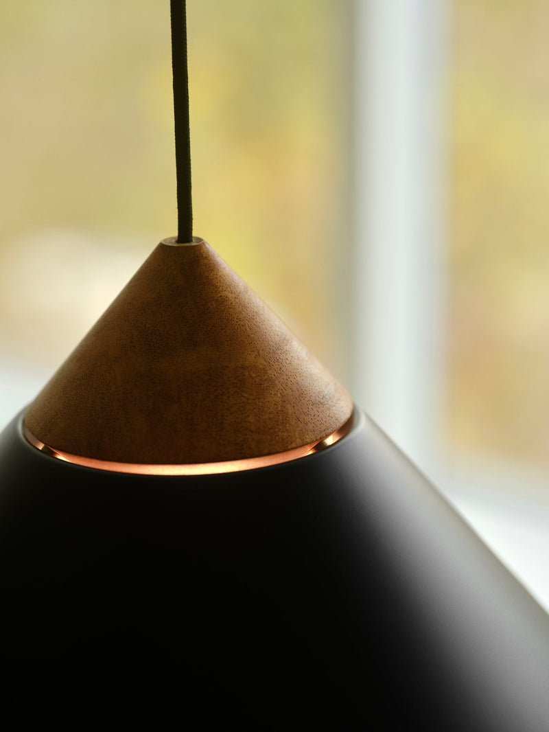Load image into Gallery viewer, Candeeiro Suspenso Moderno com Abajur Cónico Preto Kinto NORDLUX
