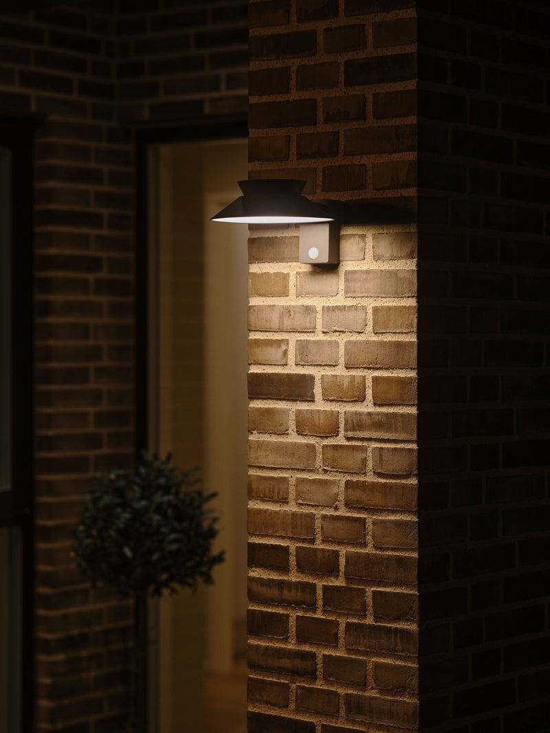 Cargue la imagen en el visor de la galería, Aplique de Parede Exterior Solar com Sensor de Movimento JUSTINA NORDLUX
