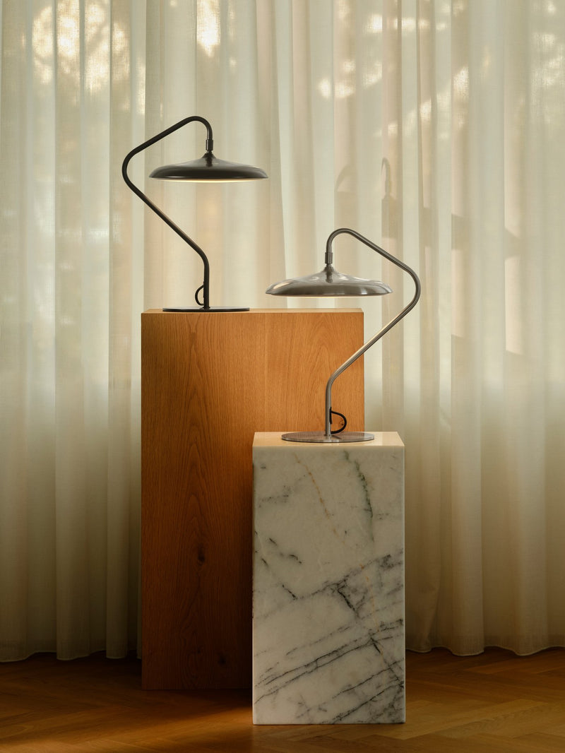 Load image into Gallery viewer, Candeeiro de Mesa Preto Minimalista com Cabeça Inclinável Artist NORDLUX
