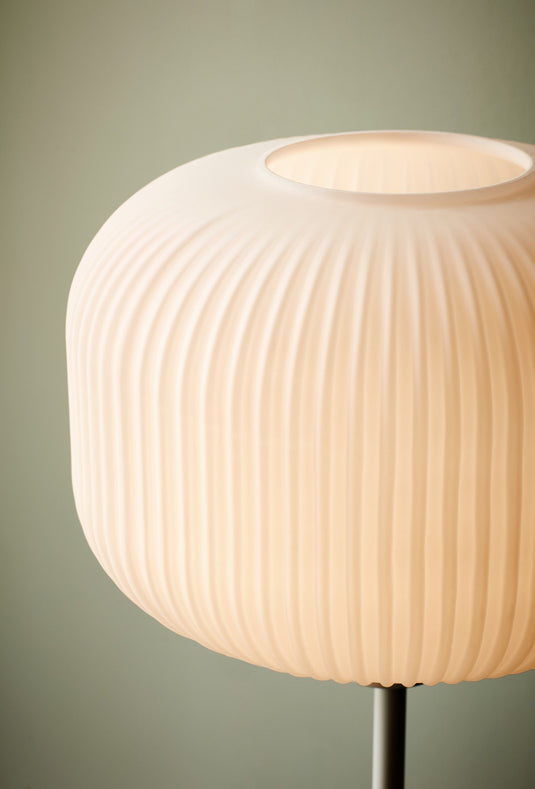 Candeeiro de Pé com Vidro Opalino e Metal Branco Milford NORDLUX