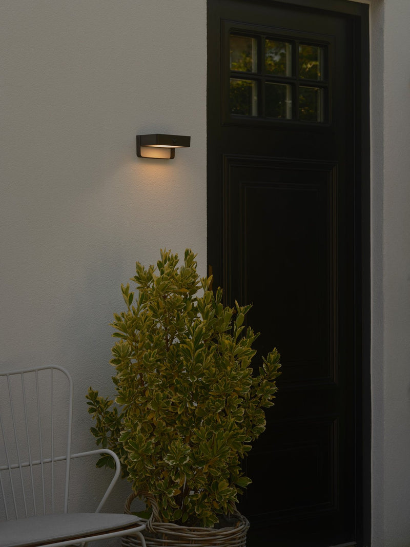 Carregue imagem no visualizador da galeriaAplique Solar Preto com Sensor de Movimento SAULIO NORDLUX
