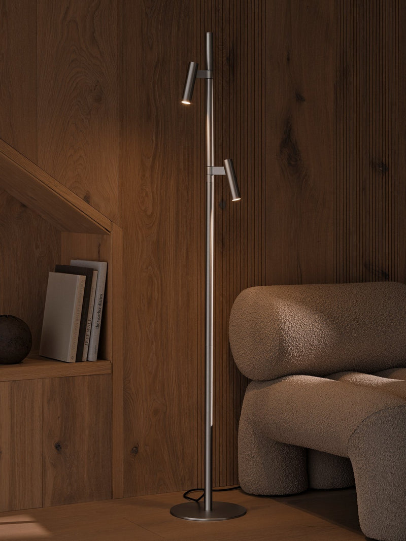Carregue imagem no visualizador da galeriaCandeeiro de Pé Minimalista com Dois Cabeçotes Ajustáveis Makoto NORDLUX
