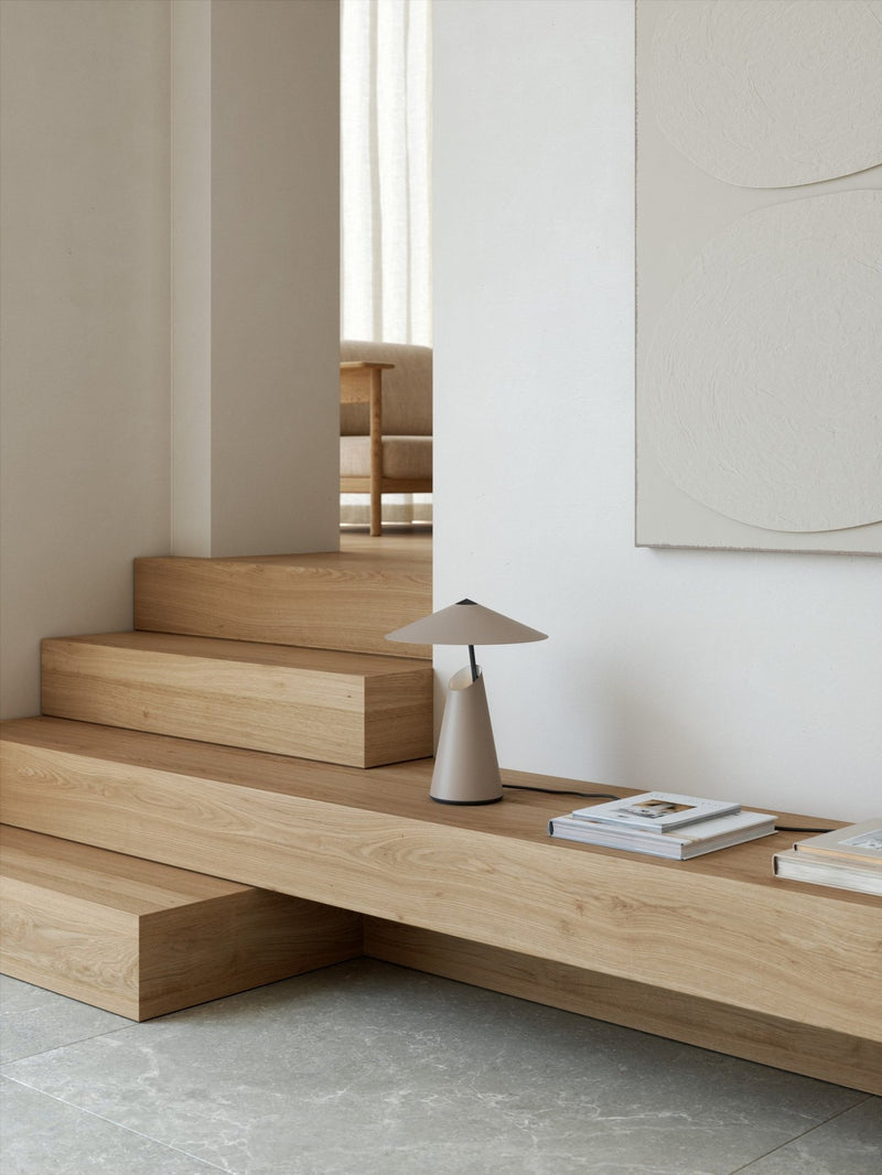 Carregue imagem no visualizador da galeriaCandeeiro de Mesa com Base Cónica e Abajur Triangular Ajustável TAIDO NORDLUX
