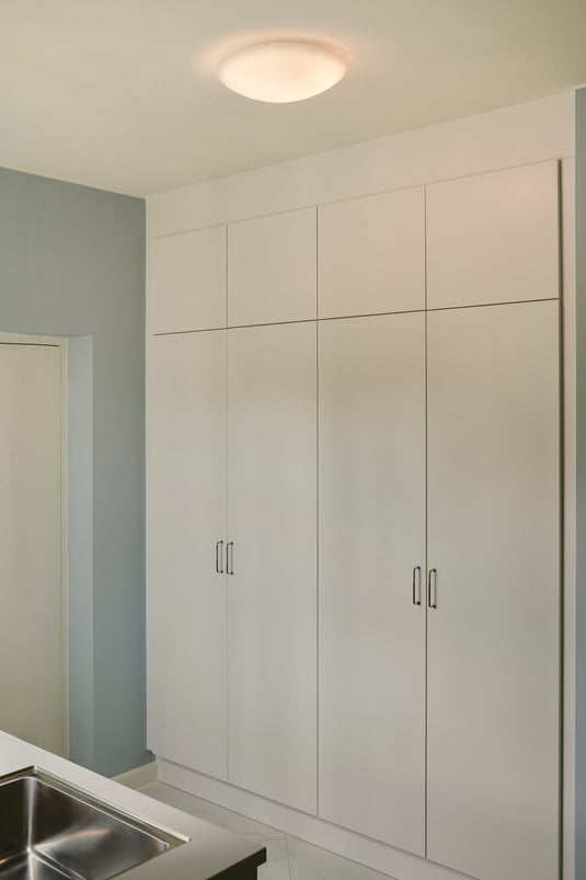 Candeeiro de Teto Clássico com Abajur de Vidro Branco Opal Standard NORDLUX