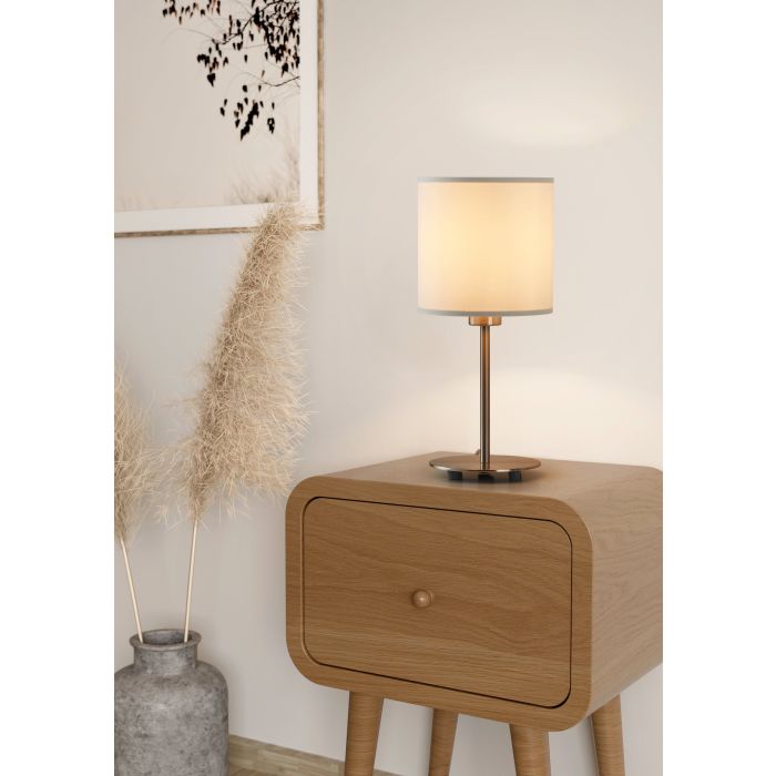 Cargue la imagen en el visor de la galería, Candeeiro de Mesa com Base Níquel Mate e Abajur Têxtil Branco PASTERI EGLO
