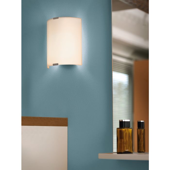 Chargez l'image dans la visionneuse de la galerie, Plafon com Vidro Branco Acetinado e Suportes em Metal Prateado GRAFIK EGLO
