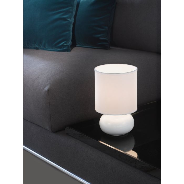 Chargez l'image dans la visionneuse de la galerie, Candeeiro de Mesa com Base em Cerâmica e Abajur em Tecido Branco TRONDIO EGLO
