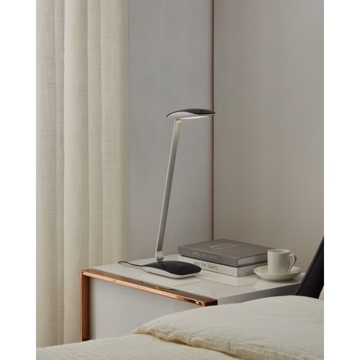 Carregue imagem no visualizador da galeriaCandeeiro de Mesa LED com Porta USB e Luz Regulável CAJERO EGLO
