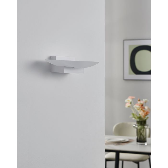 Carregue imagem no visualizador da galeriaAplique de Parede LED com Corpo de Metal Branco METRASS EGLO

