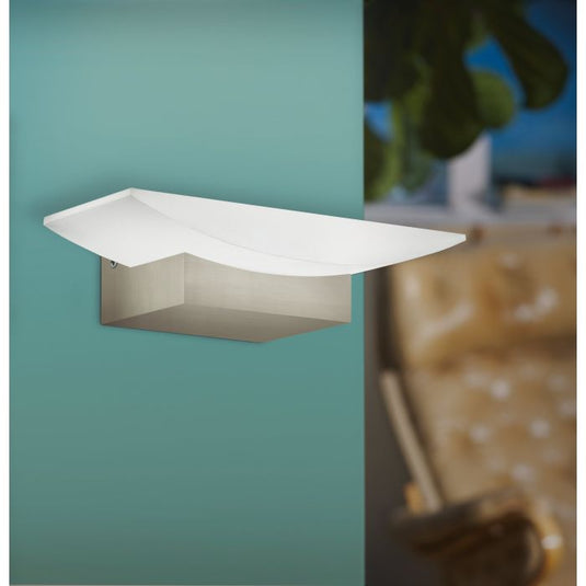 Aplique de Parede LED em Alumínio Níquel Mate com Abajur Branco METRASS EGLO