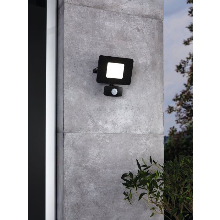 Load image into Gallery viewer, Projetor de Exterior com Sensor de Movimento FAEDO 3 EGLO
