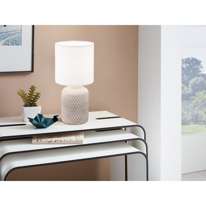 Cargue la imagen en el visor de la galería, Candeeiro de Mesa com Base em Cerâmica e Abajur Têxtil BELLARIVA EGLO
