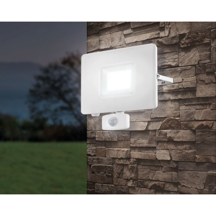 Load image into Gallery viewer, Projetor de Exterior com Sensor de Movimento FAEDO 3 EGLO
