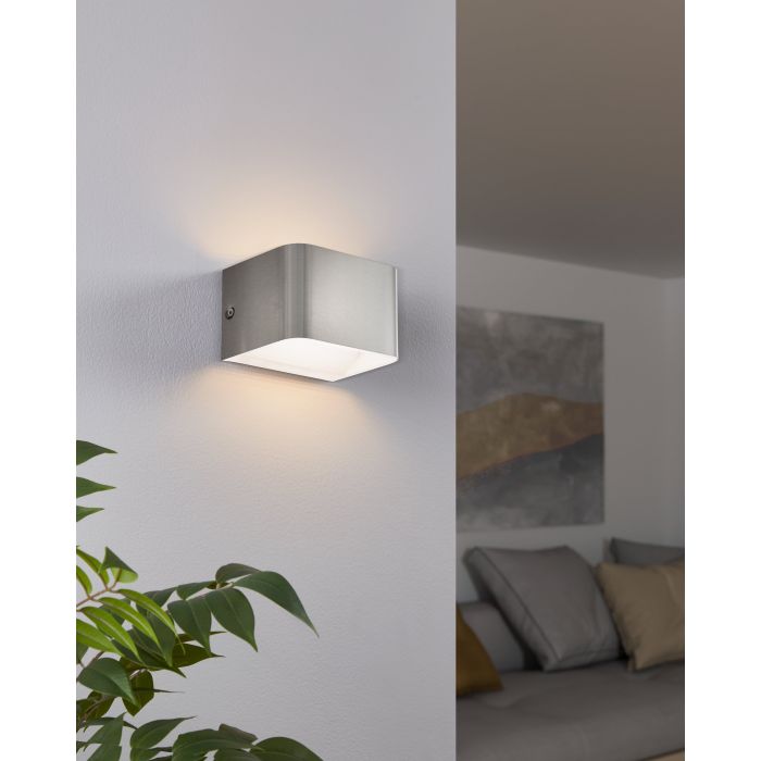 Cargue la imagen en el visor de la galería, Aplique de Parede LED com Corpo Cubo Níquel Mate SANIA 4 EGLO

