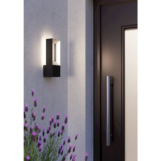 Aplique LED Exterior com Corpo em Alumínio Fundido Preto RIFORANO EGLO