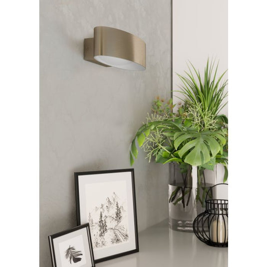 Aplique de Parede LED Curvo em Metal Níquel Mate MACCACARI EGLO