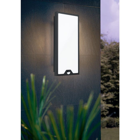 Aplique de Parede Exterior com Sensor de Movimento CASAZZA EGLO