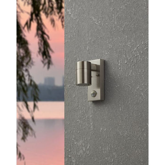 Aplique LED Exterior com Sensor Movimento e Vidro Transparente RIGA 5 EGLO