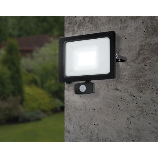 Aplique de Parede Exterior com Sensor e LED FAEDO 3 EGLO