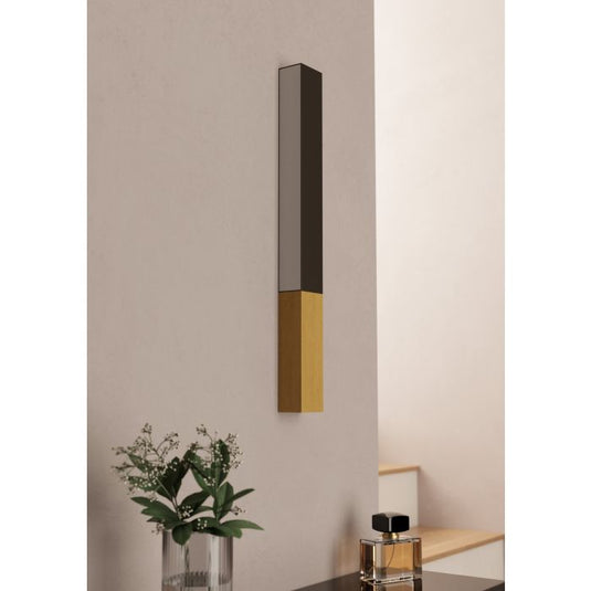 Aplique de Parede LED com Metal Preto e Base em Madeira TUDONS EGLO