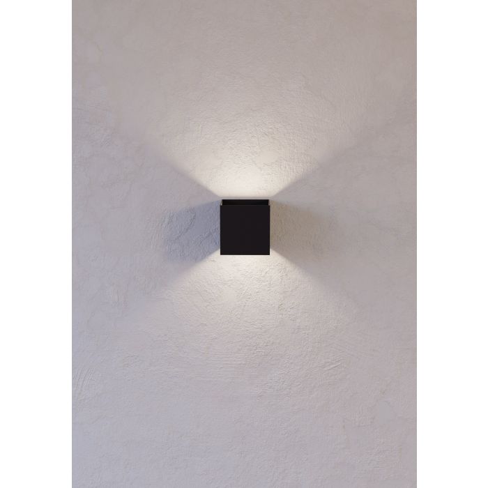 Cargue la imagen en el visor de la galería, Aplique de Parede Preto com LED Integrado VALMONTONE EGLO
