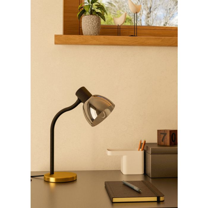 Load image into Gallery viewer, Candeeiro de mesa com base preta e latão escovado MACERE EGLO
