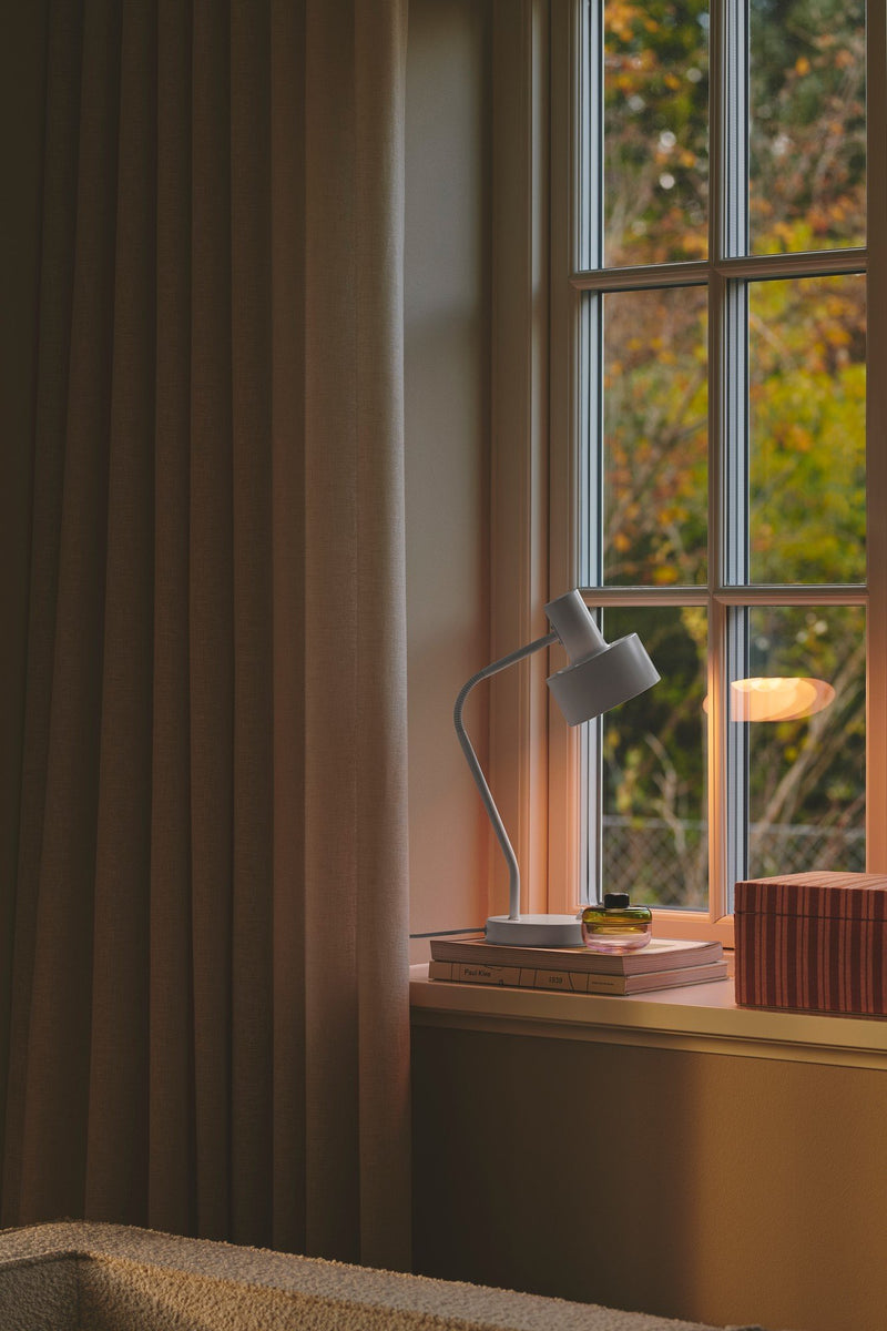 Load image into Gallery viewer, Candeeiro de Mesa Minimalista com Abajur Flexível MATIS NORDLUX
