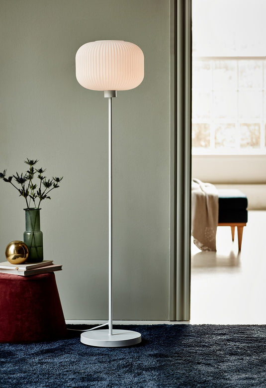 Candeeiro de Pé com Vidro Opalino e Metal Branco Milford NORDLUX