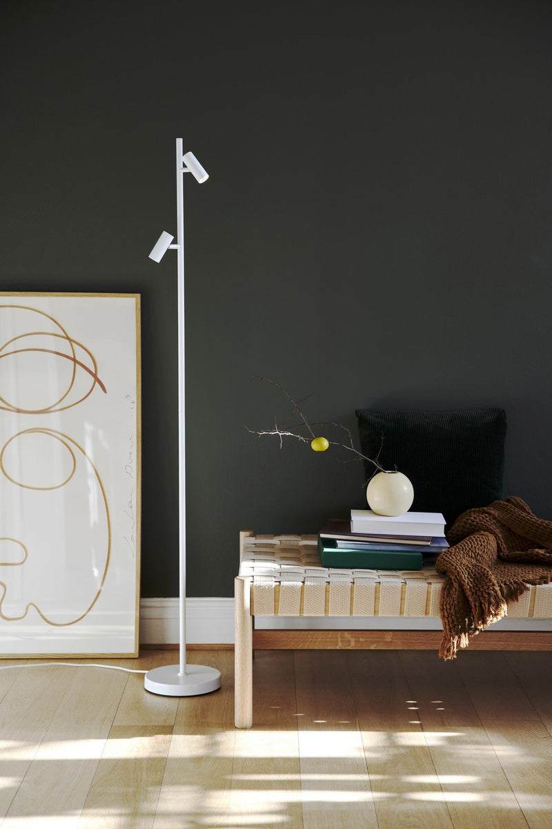 Carregue imagem no visualizador da galeriaCandeeiro de Pé Minimalista com Cabeça Ajustável OMARI NORDLUX

