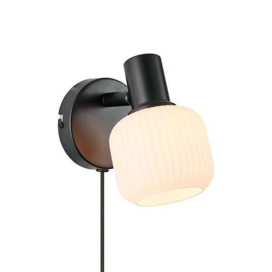 Aplique de Parede Preto com Vidro Opalino Milford Mini NORDLUX