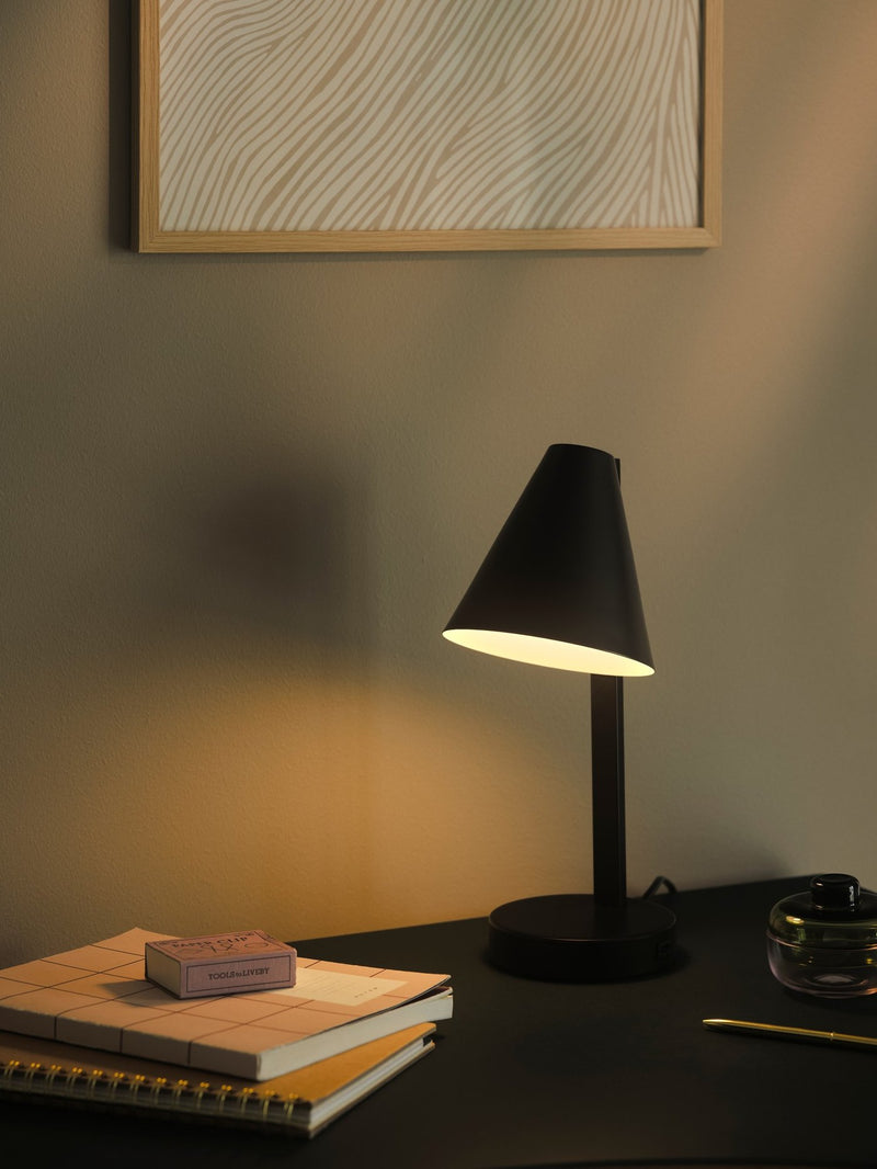 Carregue imagem no visualizador da galeriaCandeeiro de Mesa Minimalista com Porta USB-C Wilmer NORDLUX
