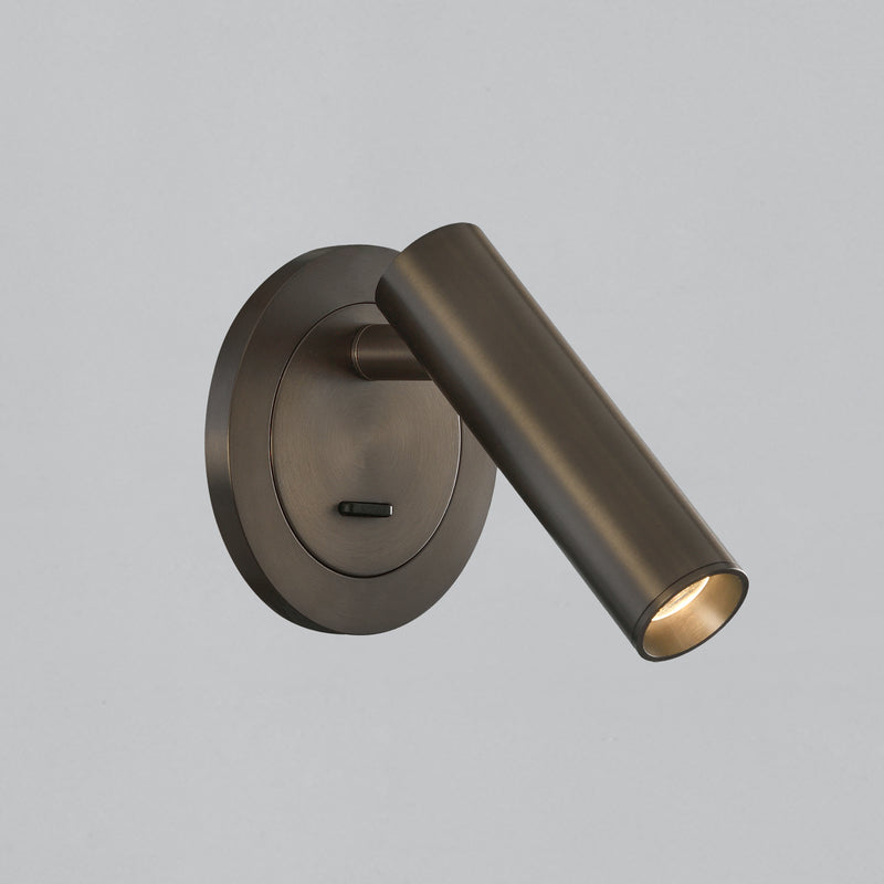 Carregue imagem no visualizador da galeriaAplique de Parede com luz orientável, acabamento em bronze
