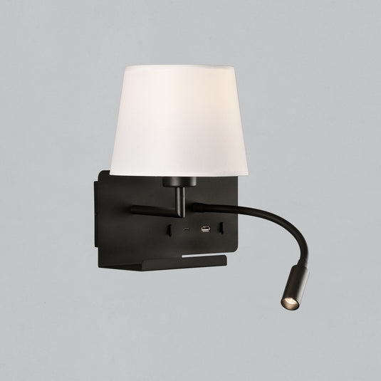 Aplique de Parede com luz orientável e carregamento USB, branco e preto, esquerda