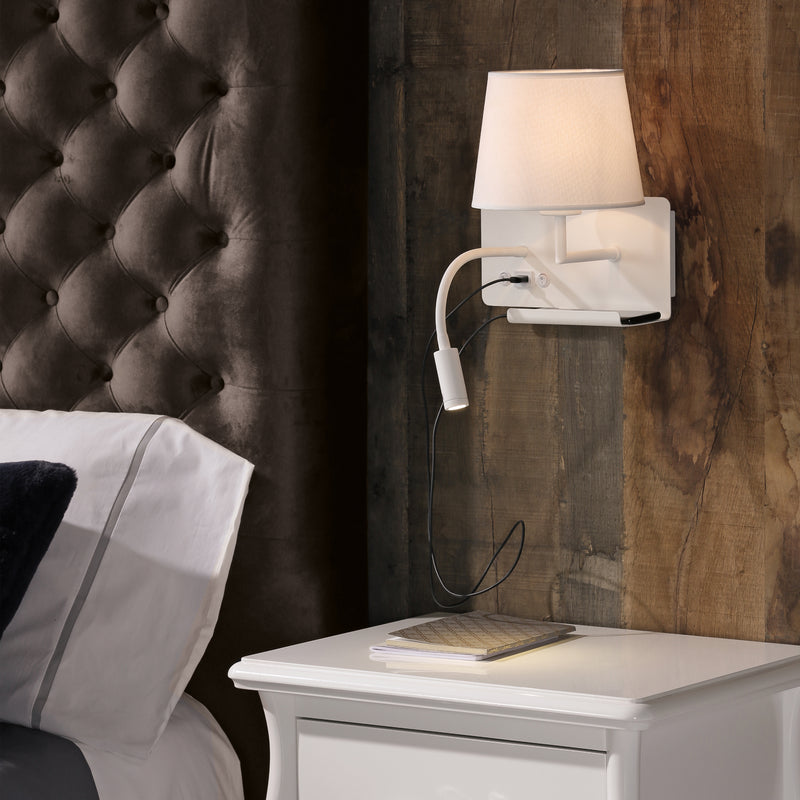 Carregue imagem no visualizador da galeriaAplique de Parede com luz orientável e carregamento USB, branco, direita
