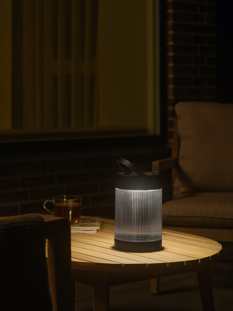 Chargez l&#39;image dans la visionneuse de la galerie, Candeeiro de mesa portátil solar, sem fios, com bateria, exterior e interior, em preto - Coupar - Nordlux
