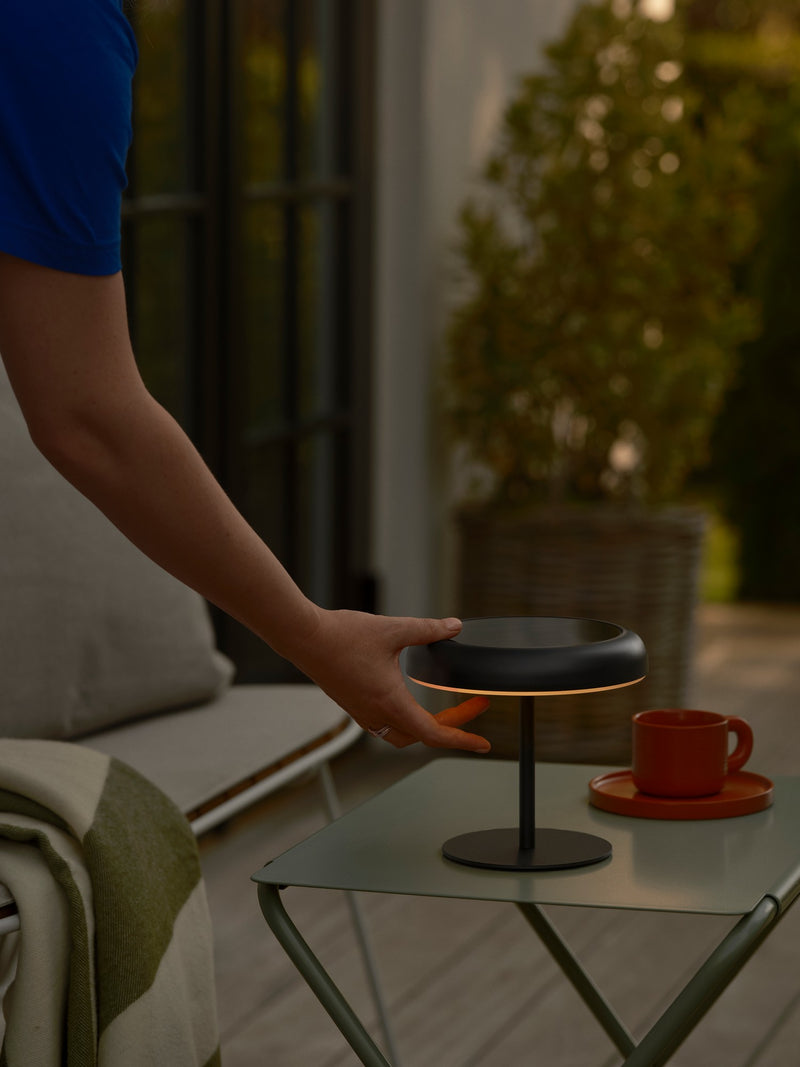 Load image into Gallery viewer, Candeeiro de mesa portátil solar, sem fios, com bateria, preto, exterior e interior - Elmer - Nordlux
