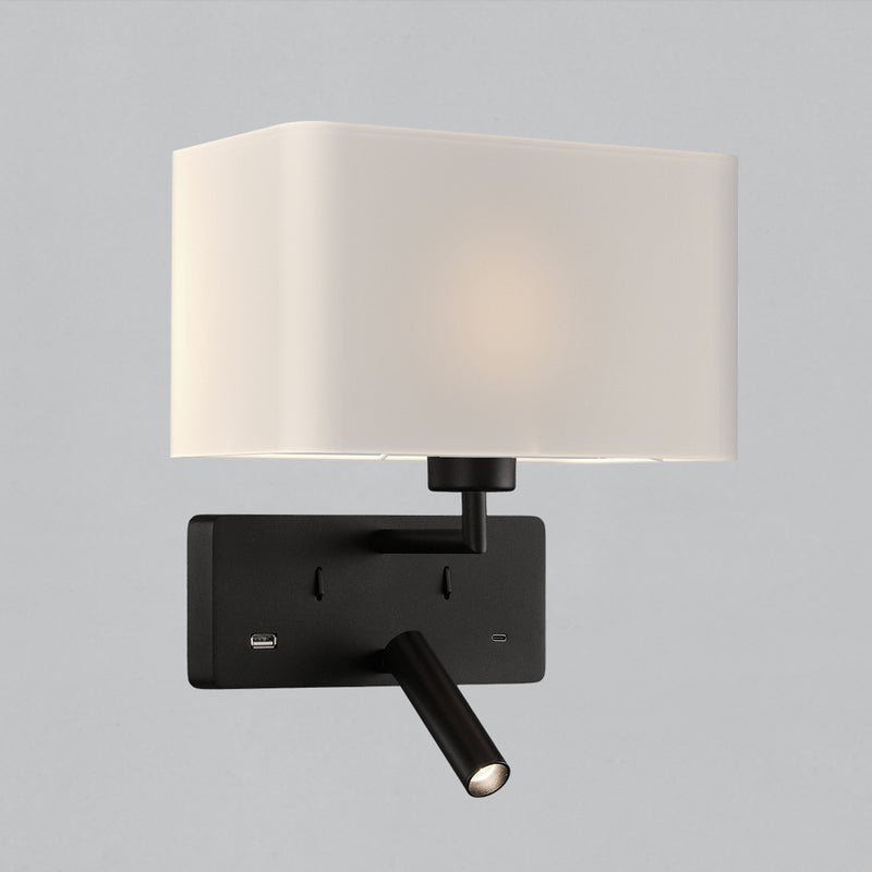 Carregue imagem no visualizador da galeriaAplique de Parede com luz orientável e carregamento USB, em branco e preto
