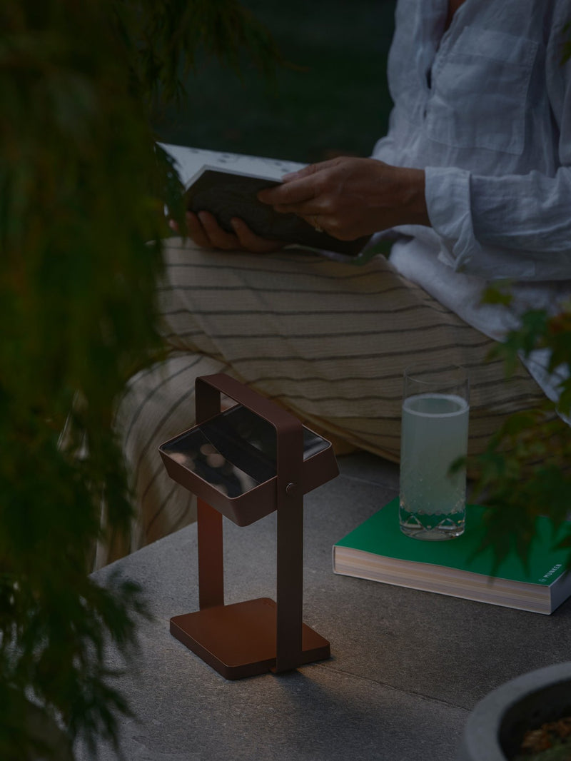 Cargue la imagen en el visor de la galería, Candeeiro Exterior Solar com Bateria Integrada Castanho SAULIO NORDLUX
