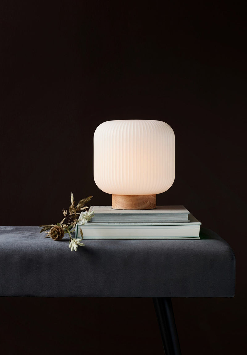 Carregue imagem no visualizador da galeriaCandeeiro de Mesa com Vidro Opalino Milford NORDLUX
