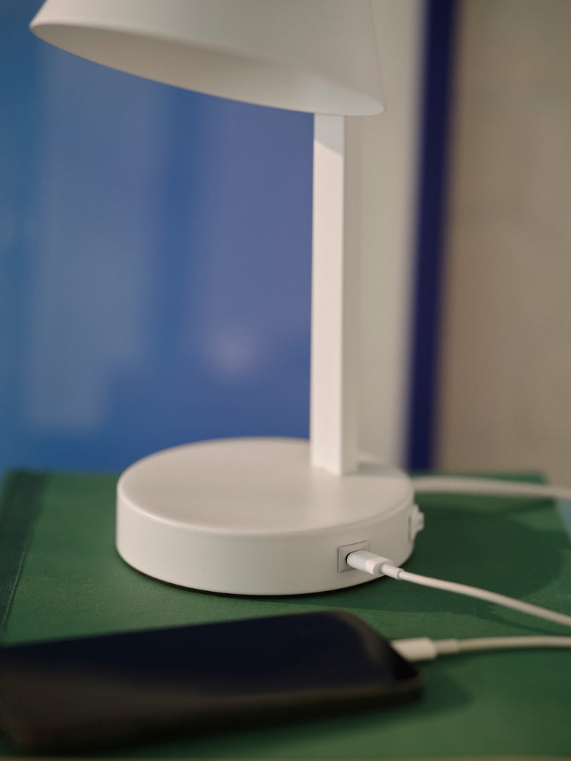 Carregue imagem no visualizador da galeriaCandeeiro de Mesa Minimalista com Porta USB-C Wilmer NORDLUX
