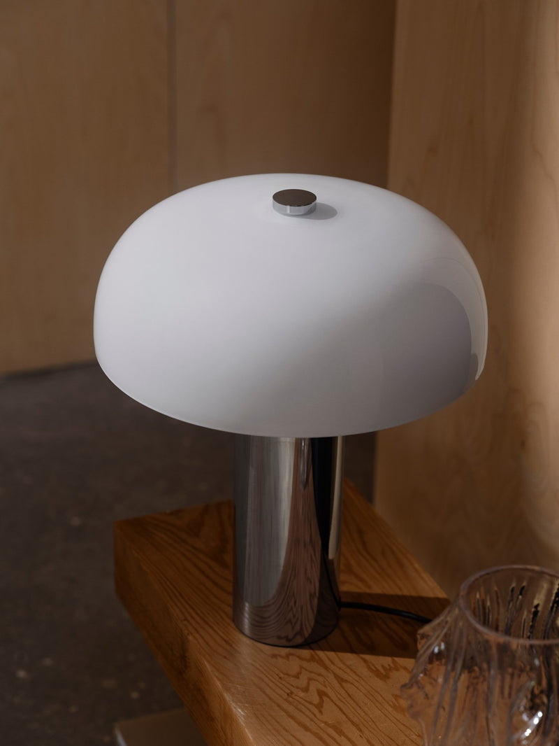 Chargez l'image dans la visionneuse de la galerie, Candeeiro de Mesa Elegante com Vidro Opalino e Metal Gabrielle NORDLUX
