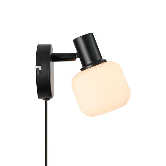Aplique de Parede Preto com Vidro Opalino Milford Mini NORDLUX